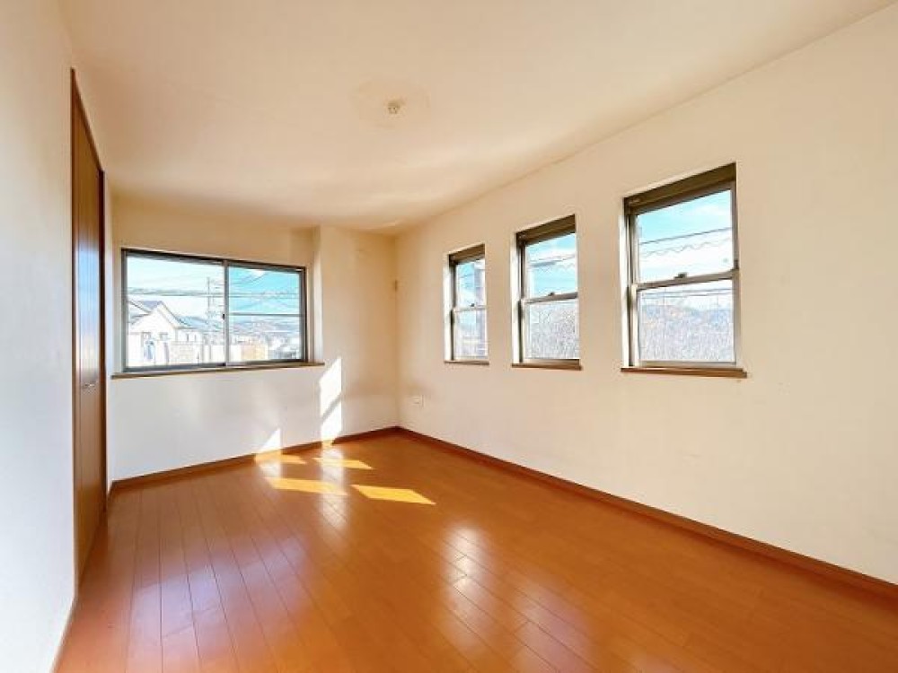 ２階南東側洋室