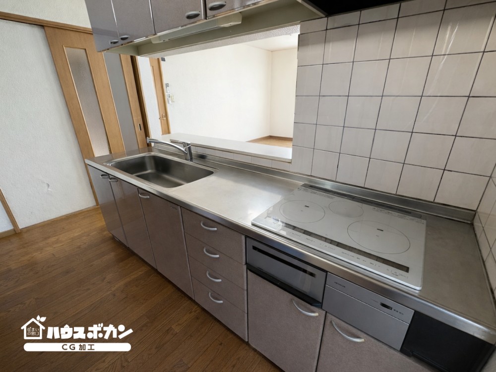 収納充実のシステムキッチン。