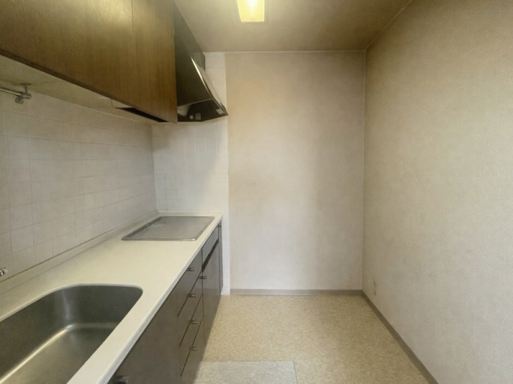 収納充実のシステムキッチン！　※CG加工