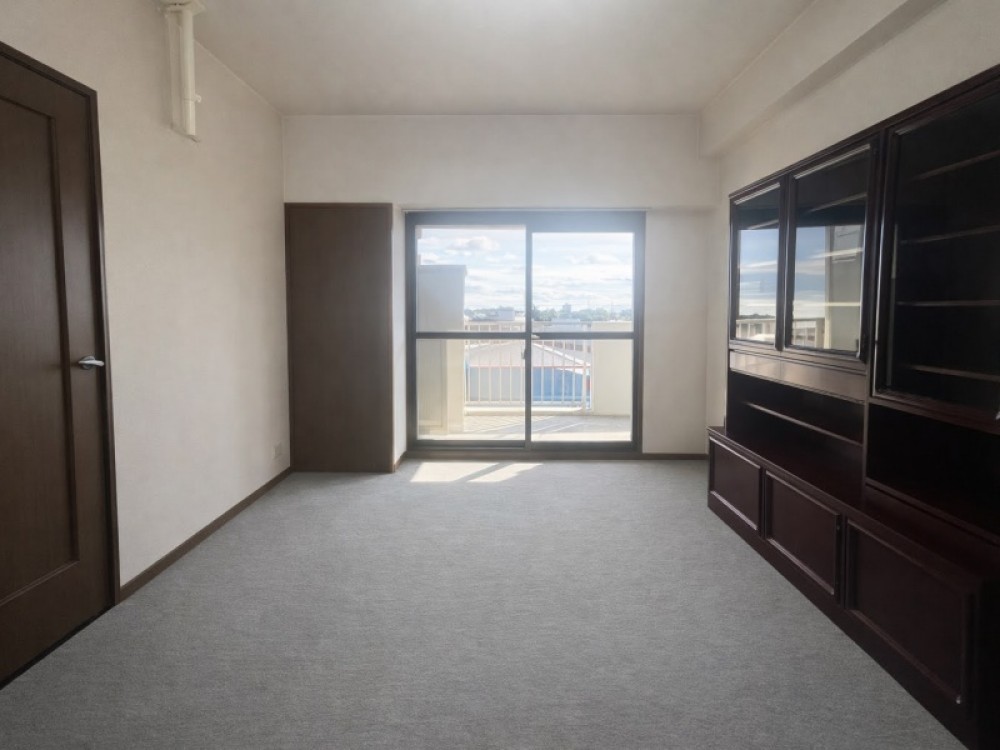 バルコニーに面した洋室は明るい日差しが入ります！