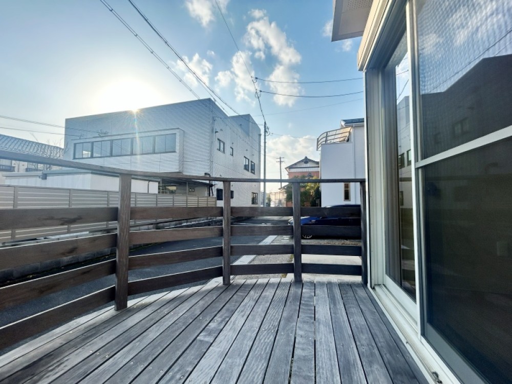 ウッドデッキ付き！