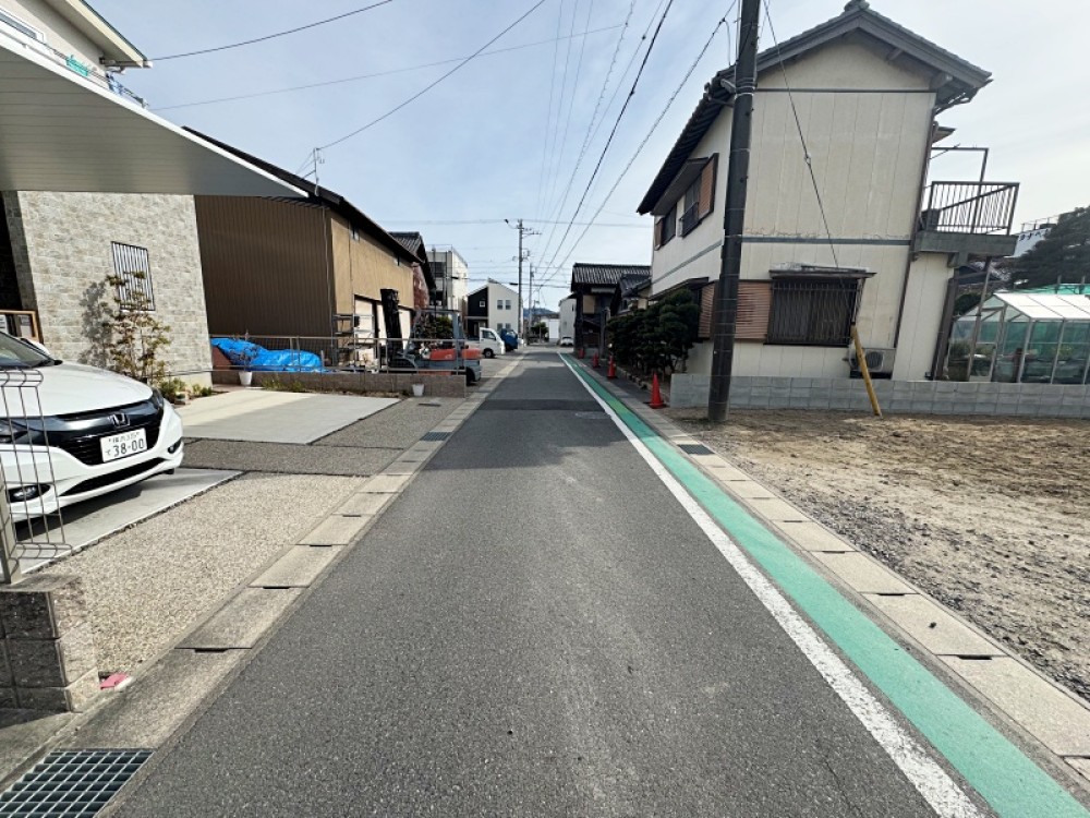 小学校まで徒歩約８分！