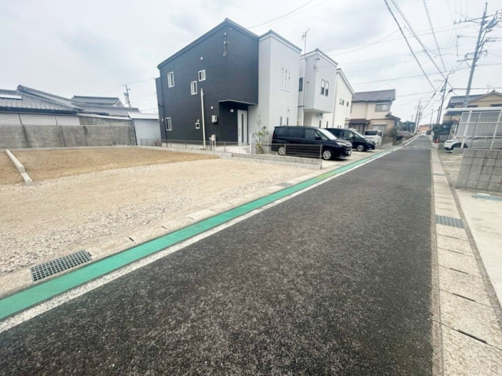 小学校まで徒歩約８分！