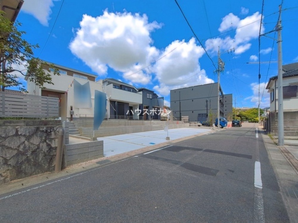 前面道路幅員約6mで駐車もしやすい環境！