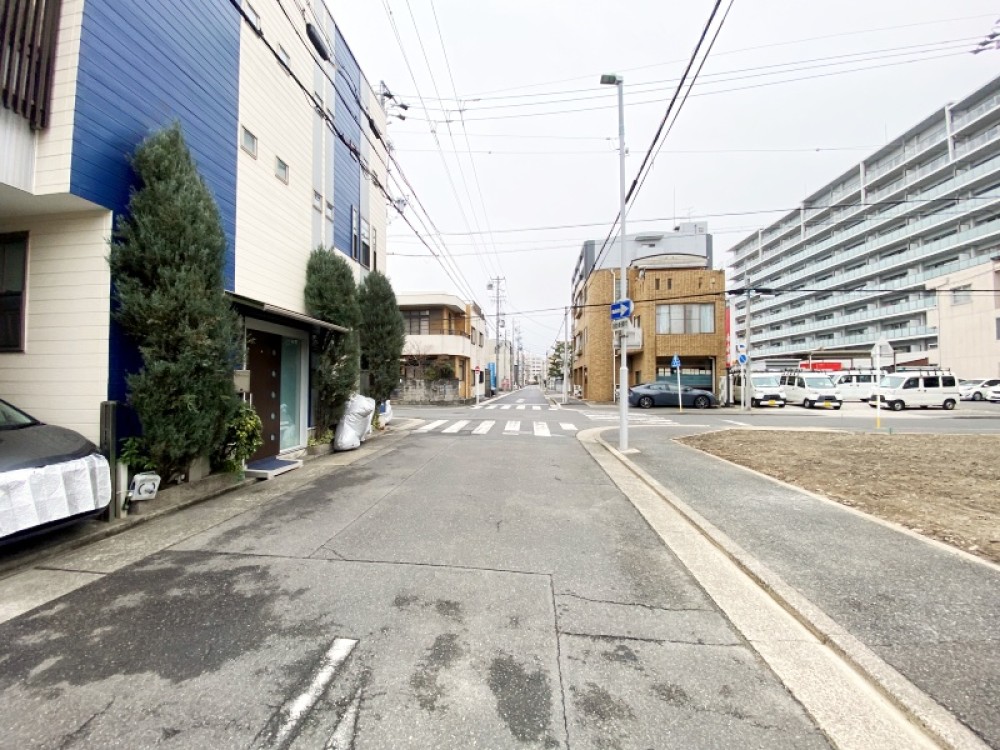 南面道路接面につき陽当たり良好♪