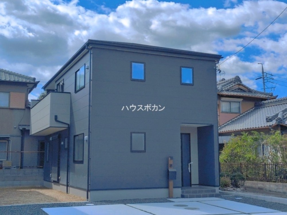 スタイリッシュな外観の新築2階建て！