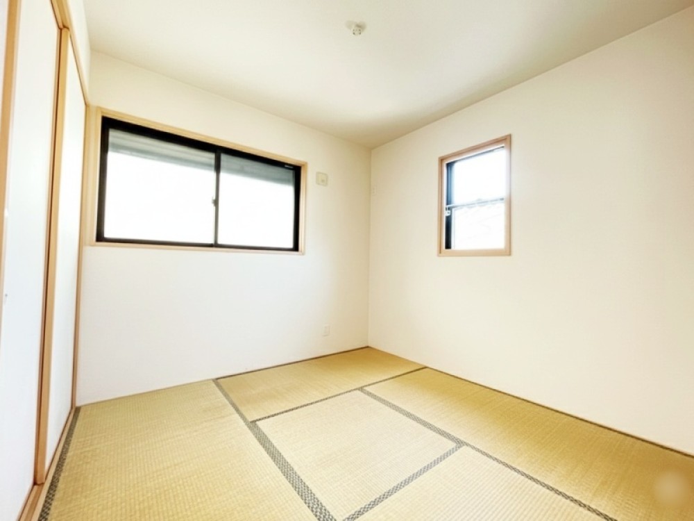 来客対応にも便利な和室があります。