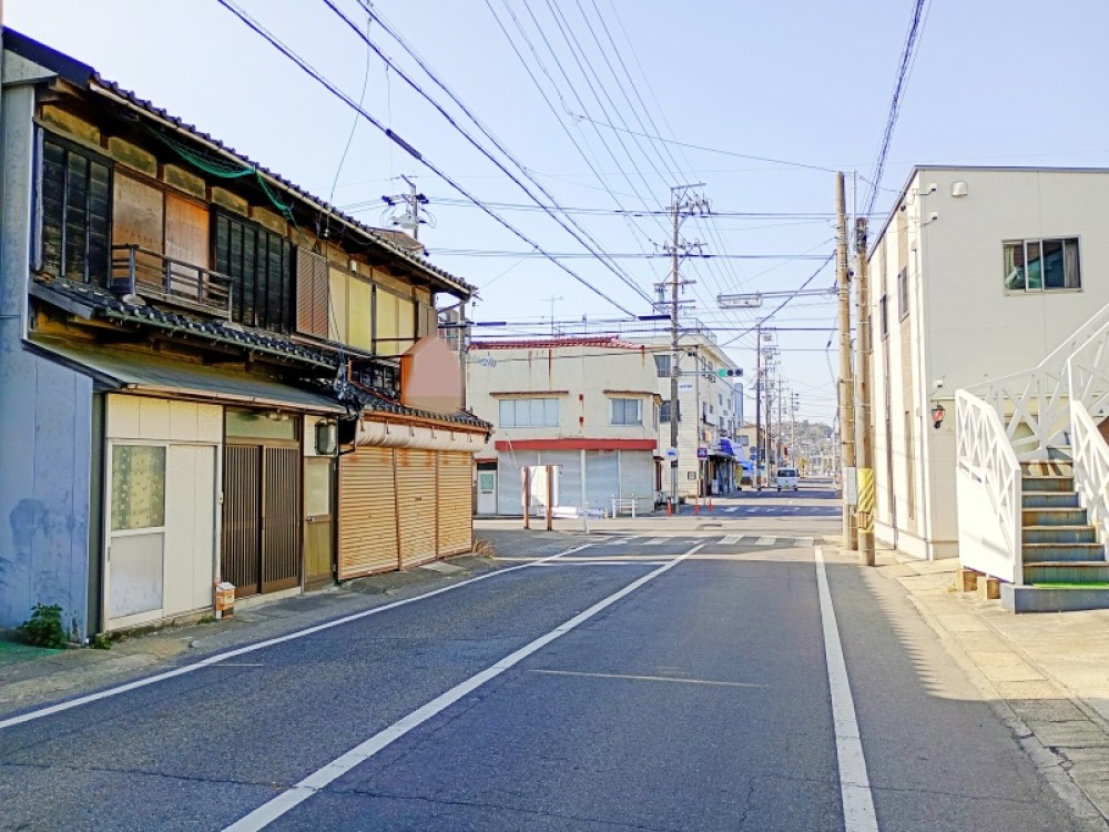 駐車3台計画可能！前面道路広々で駐車ラクラク◎