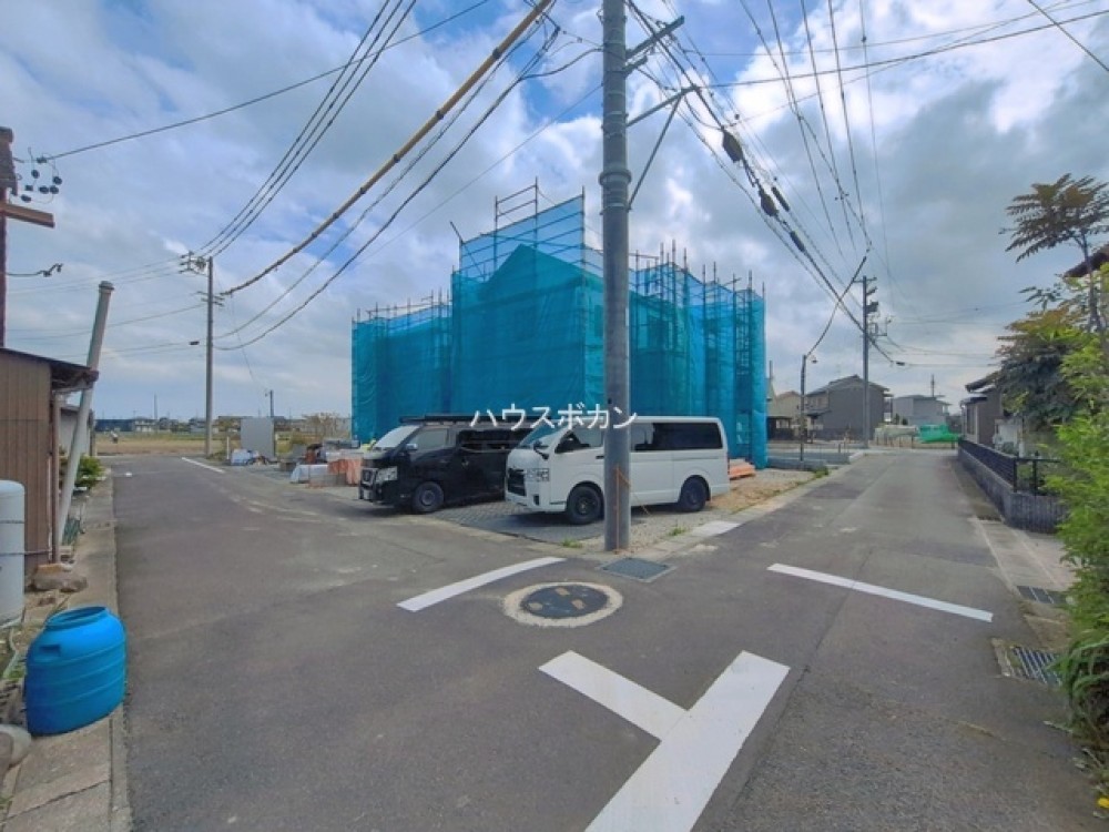 駐車スペース並列３台可能！