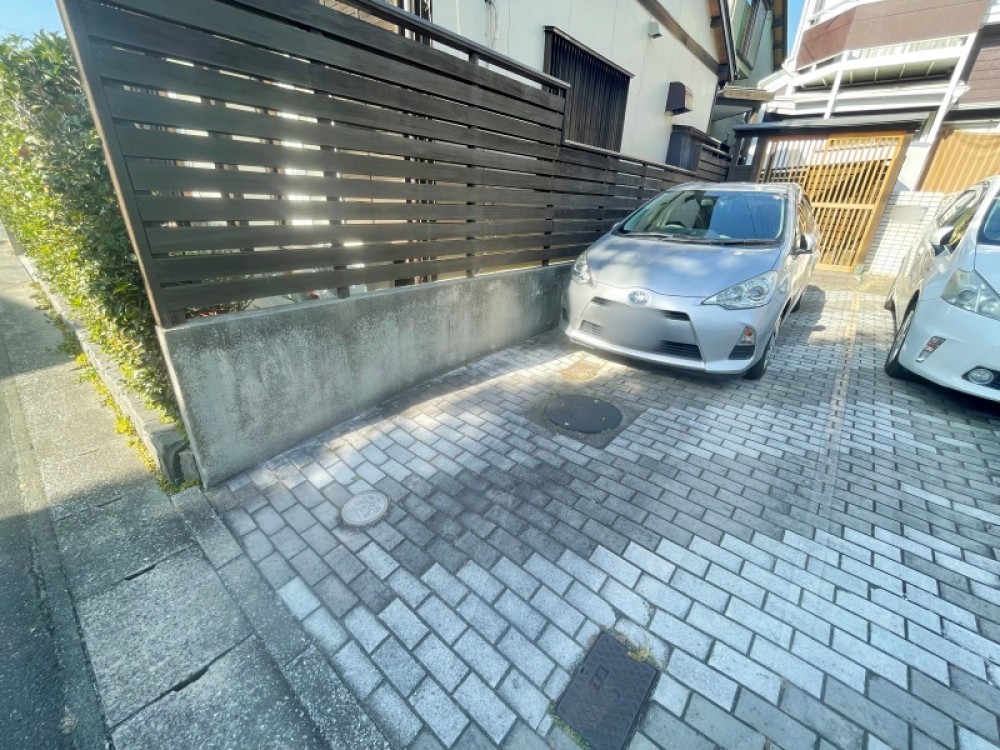 並列駐車2台可能！