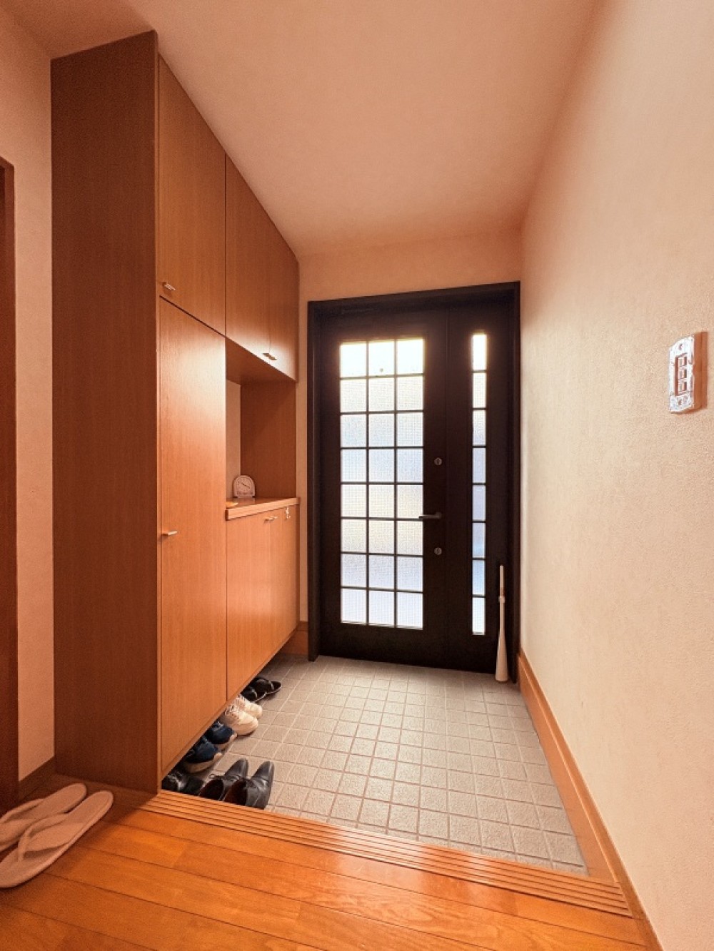 玄関収納付き！