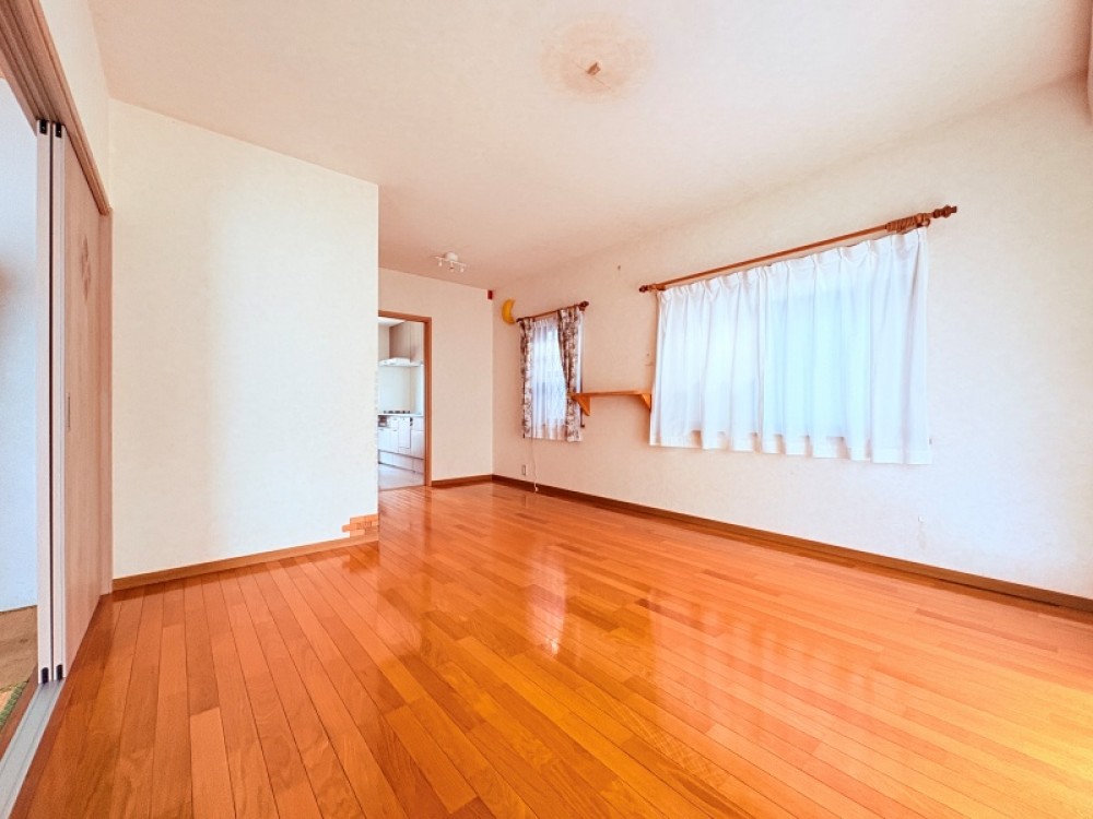 落ち着きのある内装で長く心地よく過ごせます。