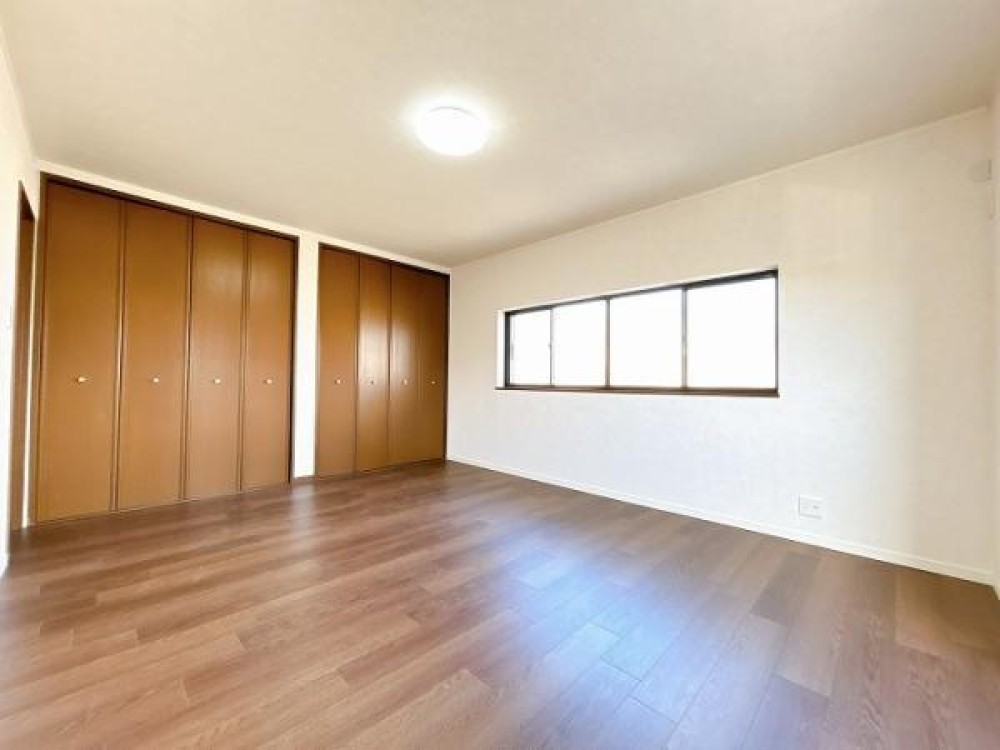 広々約10帖の洋室