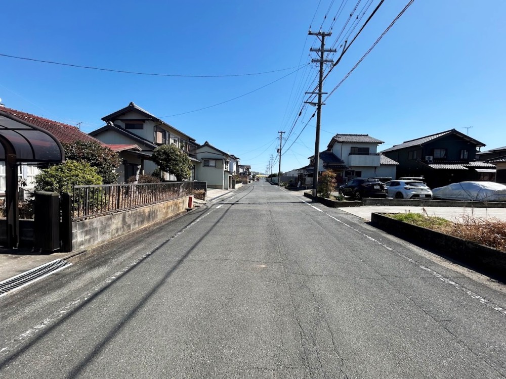 スーパーまで徒歩約8分！