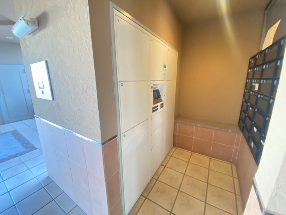 ネット通販の利用にも便利な宅配ボックス付き！