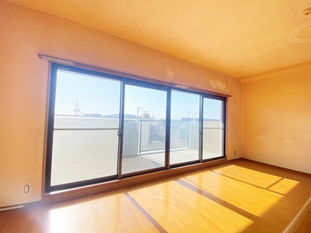 角部屋につき、通風・日当たり良好です◎