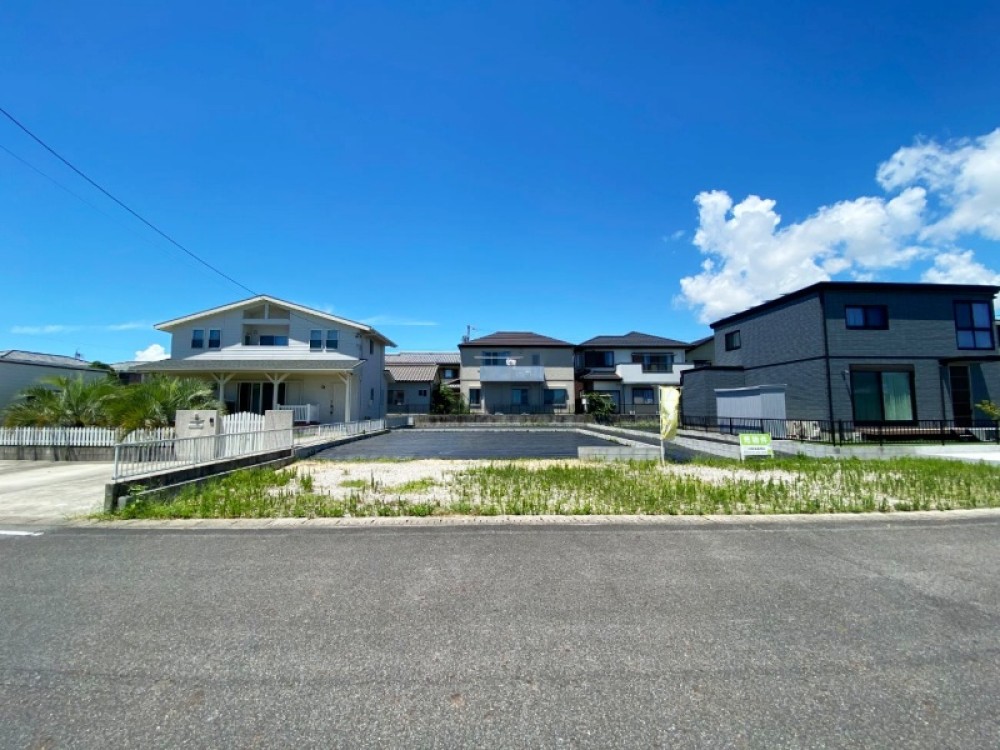 静かで車の交通量が少ない閑静な住宅街！