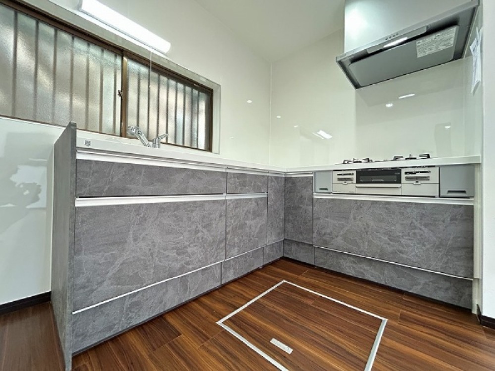 リフォーム済みのお洒落なシステムキッチンです！