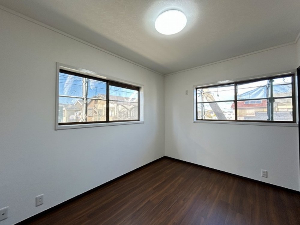 2面採光で明るい居室です！