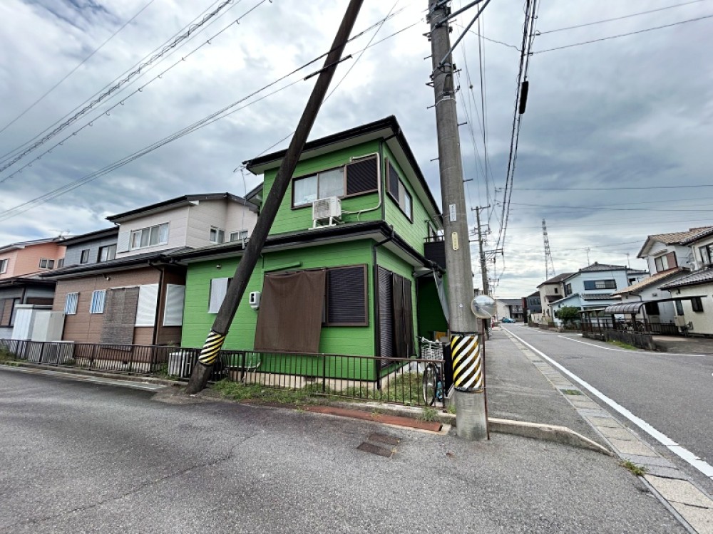 三方道路で出入りも楽々！