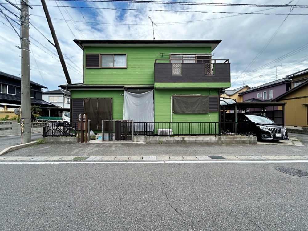 前面道路は車通りが少なく安心です！