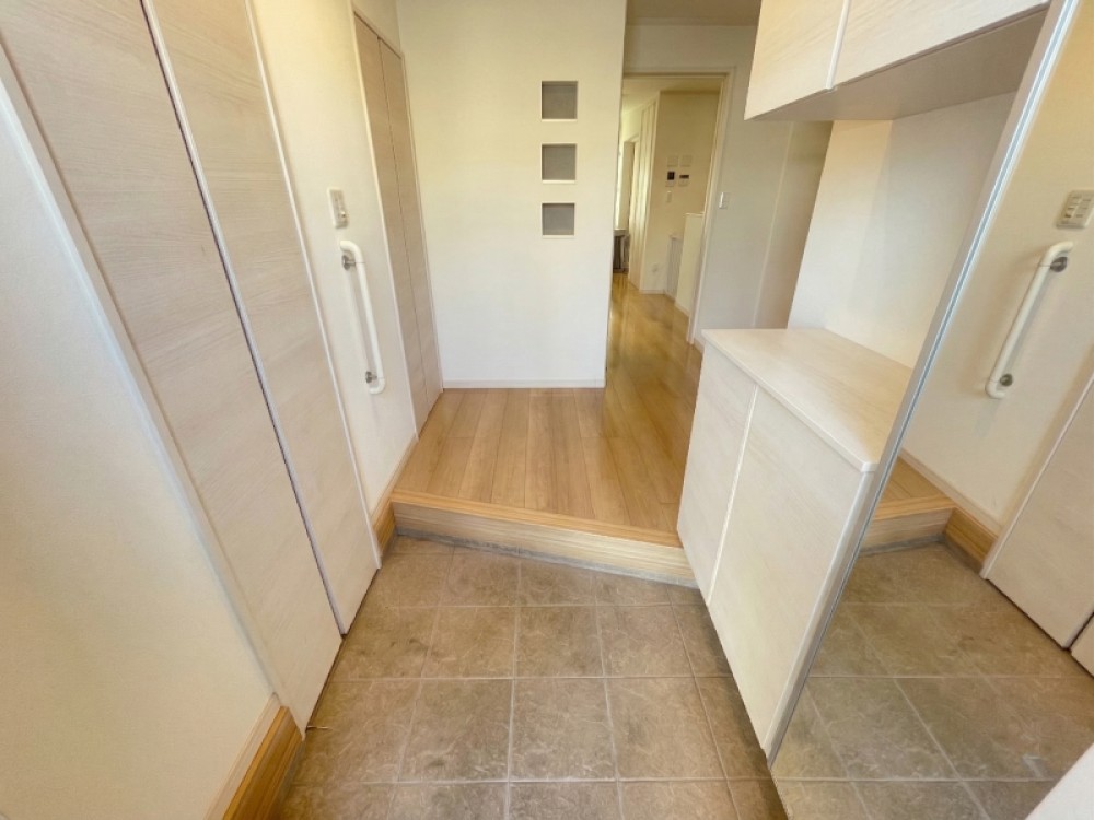 収納たっぷりのお洒落な玄関です♪※CG加工済