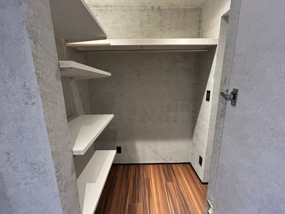 1階のWICは棚付きで便利です♪