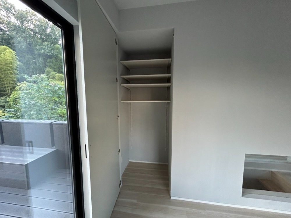 可動棚付きのクローゼットです。