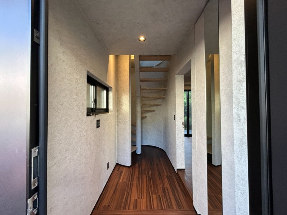 いつでもスッキリと片付く玄関です。