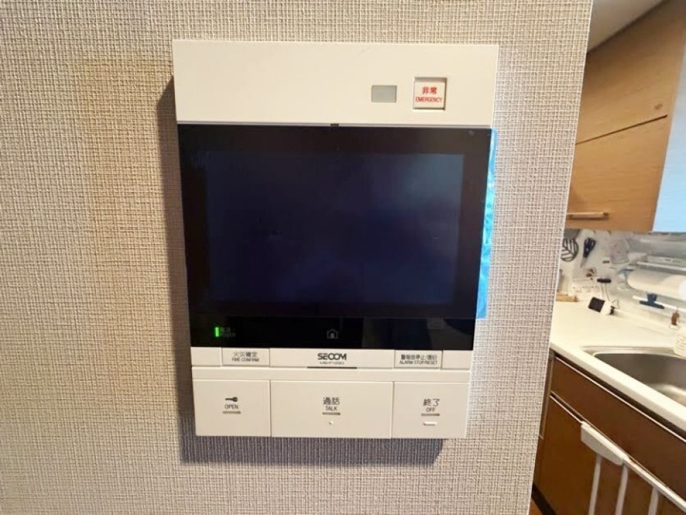 来客の顔を確認できるモニター付きインターホン。