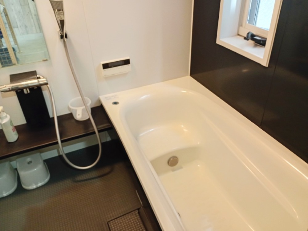 明るく開放感のある小窓付き！