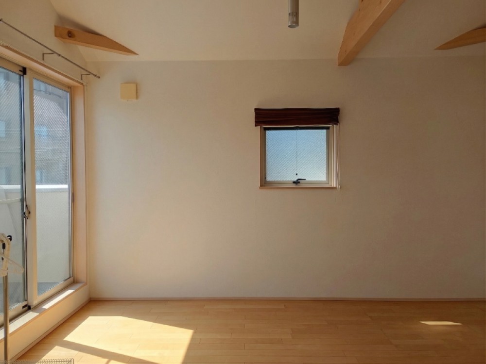 主寝室は広々9帖！日当たり良好です！※CG加工済