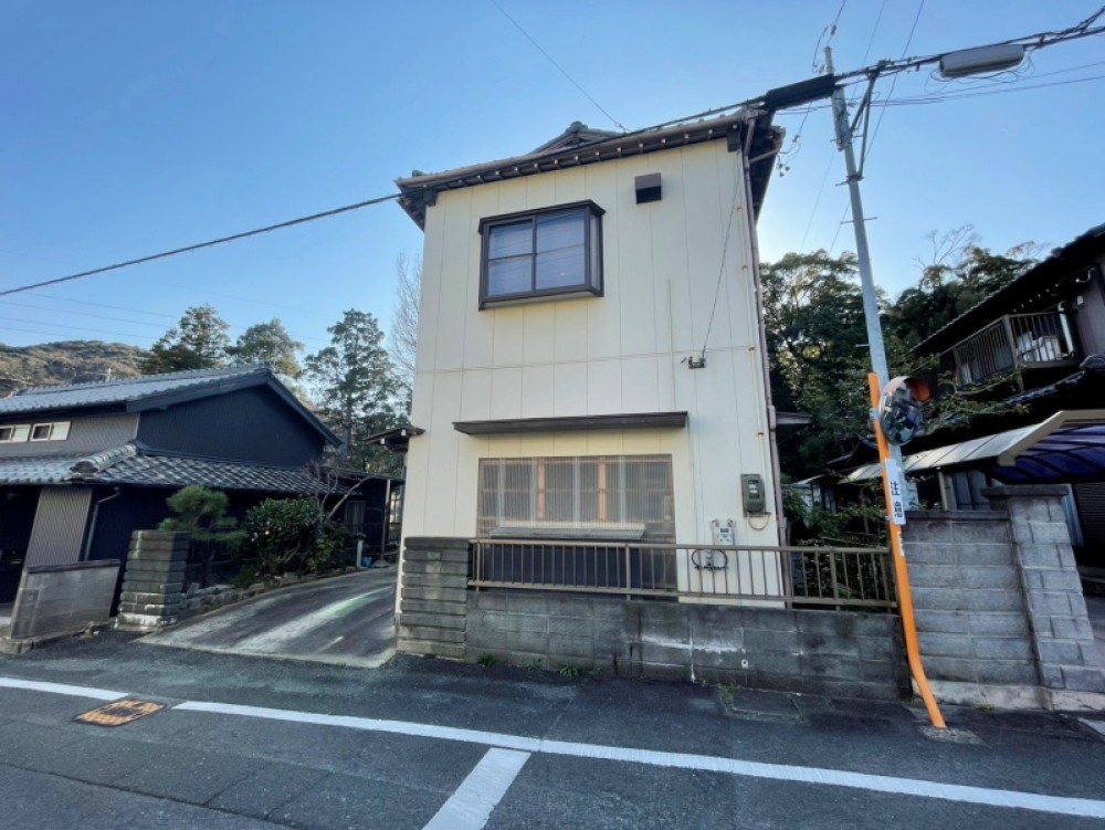 保育園、小学校、中学校まで徒歩約10分！