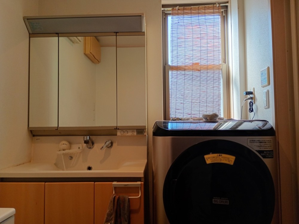 お化粧・収納、幅広く活躍する洗面台！