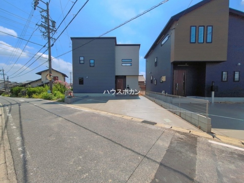 建築中の現場。2棟並ぶ新築戸建です！