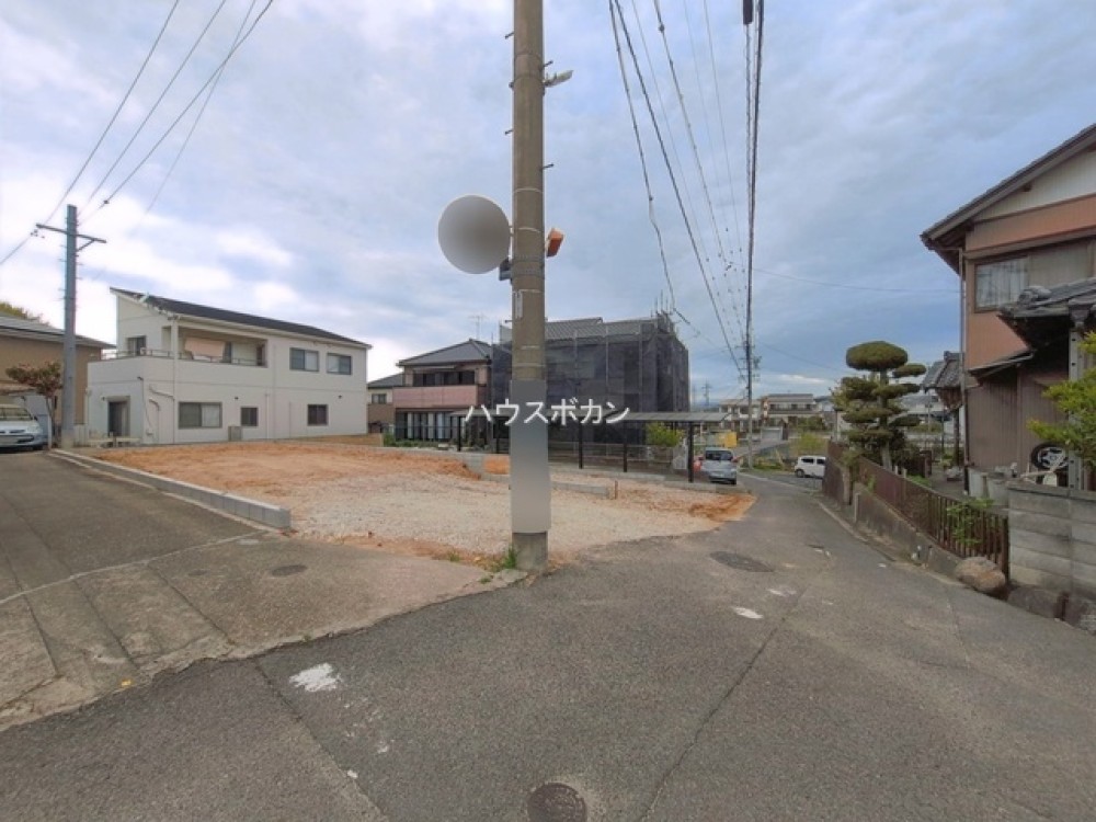 最寄り駅まで車で約11分♪