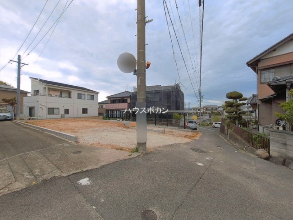 最寄り駅まで車で約11分♪