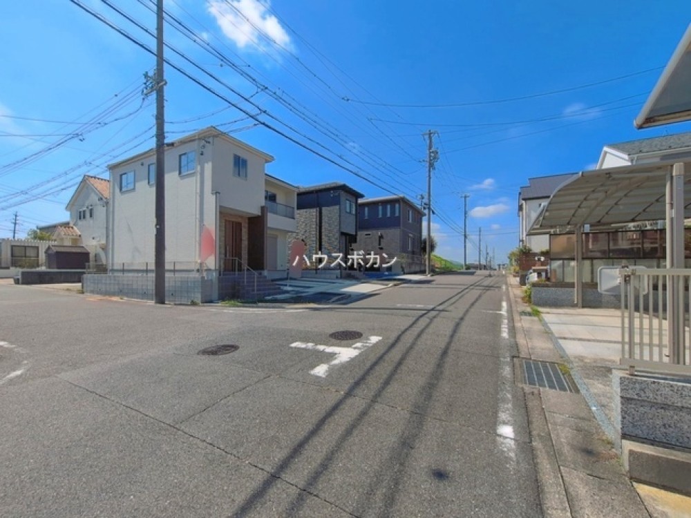 前面道路幅員約9mで駐車もしやすい！