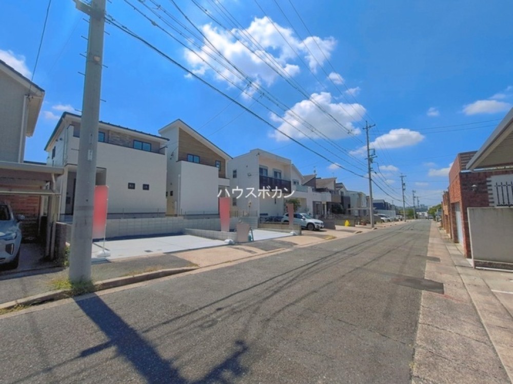 幅員約8.9mの広い前面道路に接する新築戸建！