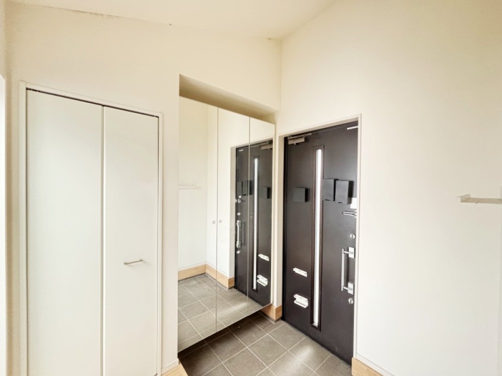 いつでもスッキリと片付く玄関です。