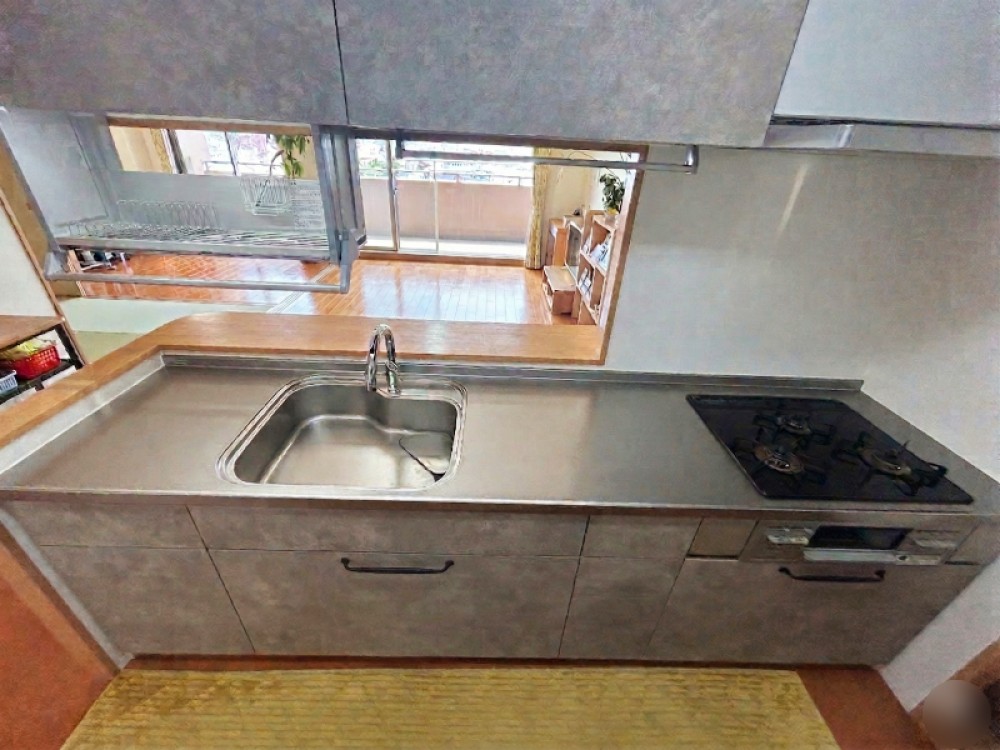 家族との会話を楽しめる対面キッチン♪