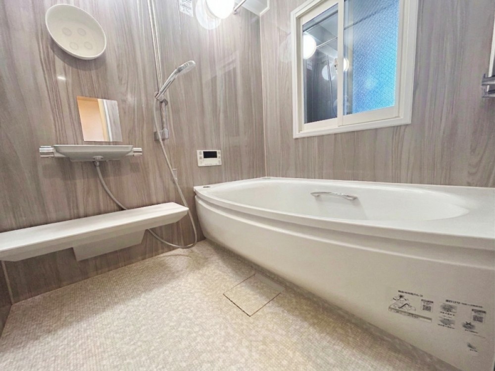 バスルームもゆったりくつろげる広さです。