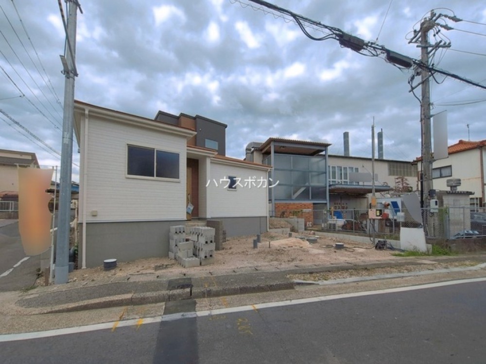 白を基調とした外壁の平屋、建築中です！