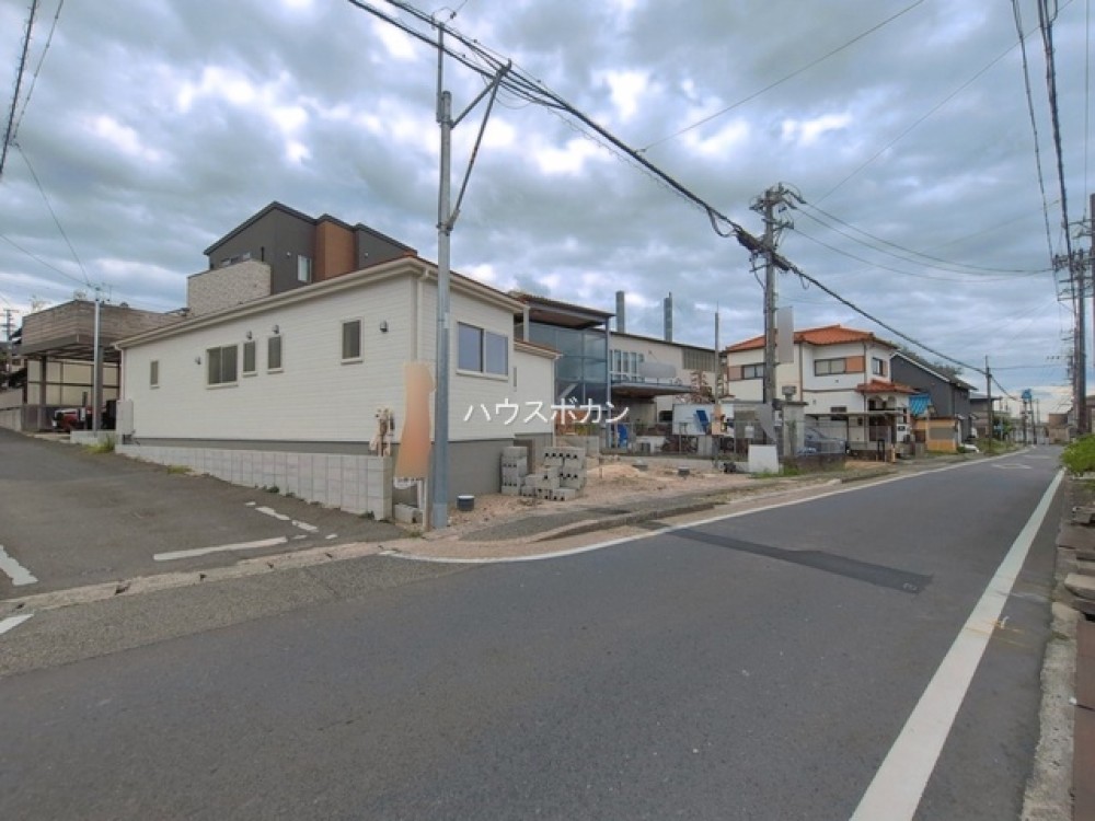 落ち着いた雰囲気の閑静な住宅街の外観です。