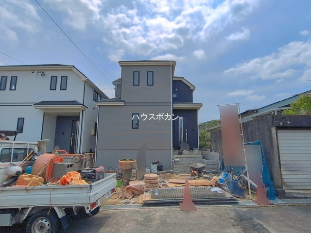 最寄りのバス停まで徒歩約3分！