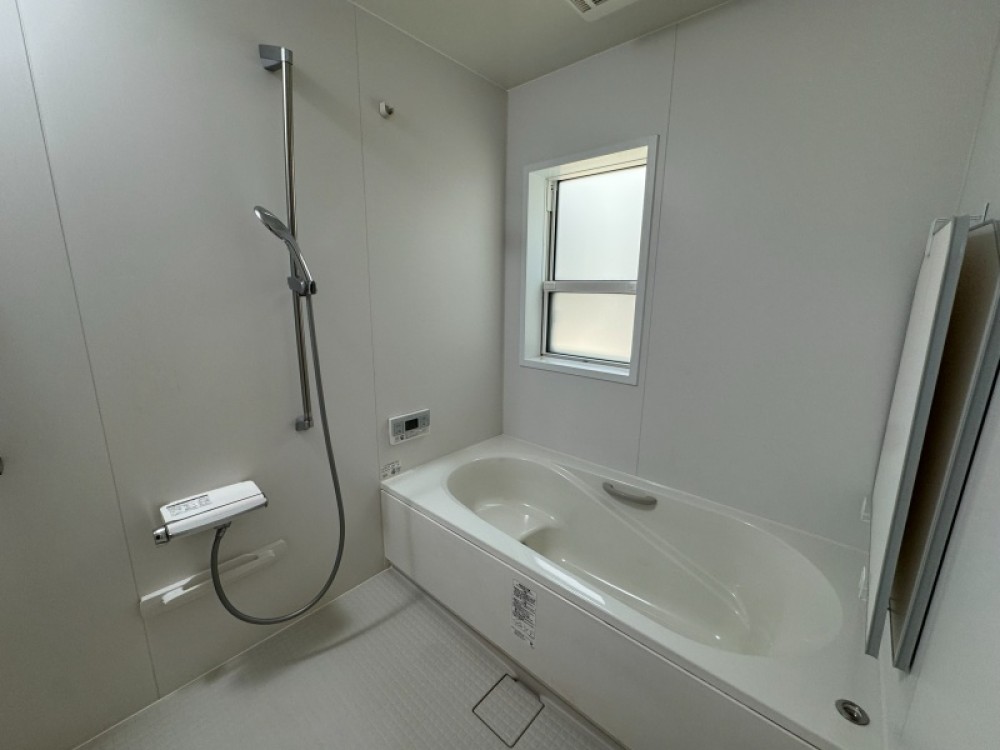 バスルームもゆったりくつろげる広さです。