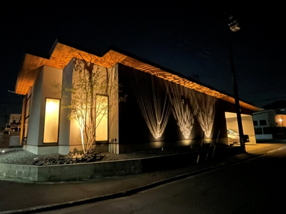 夜はライトアップが印象的です♪