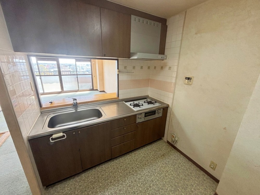 対面式のシステムキッチン。