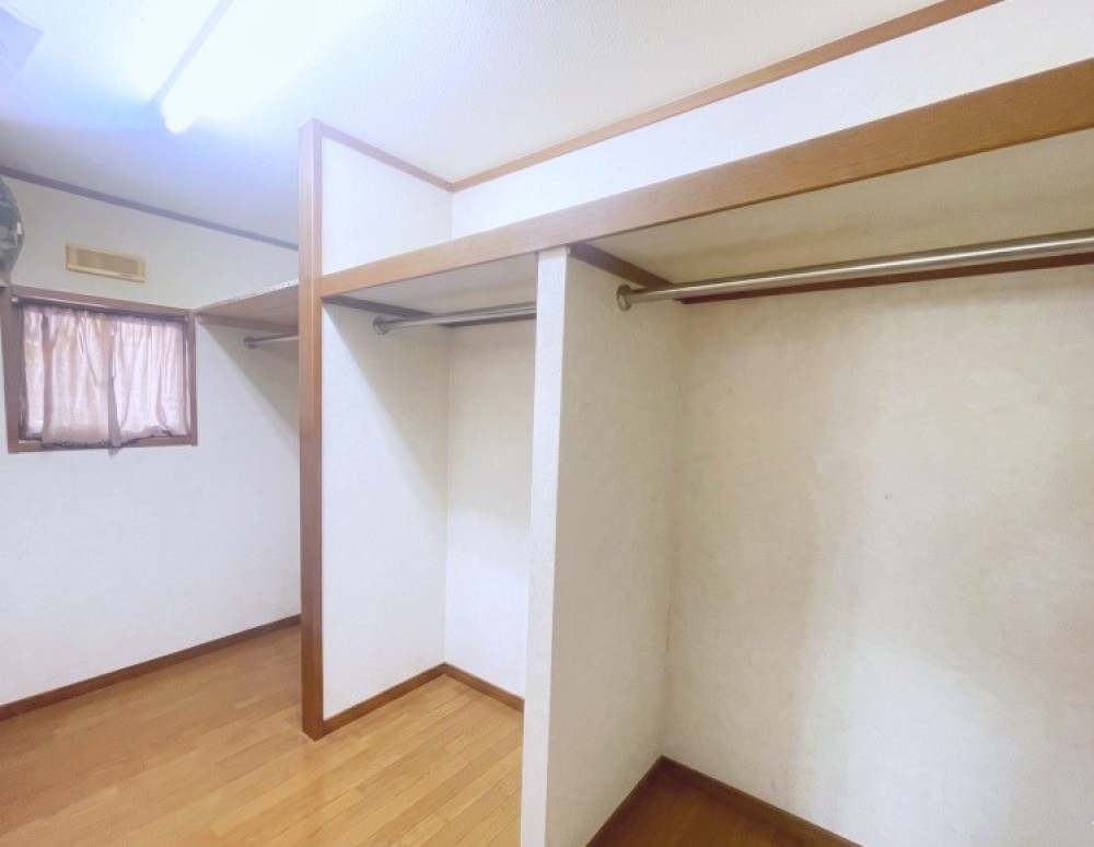 お洋服をまとめて収納できるWIC。※CG加工済