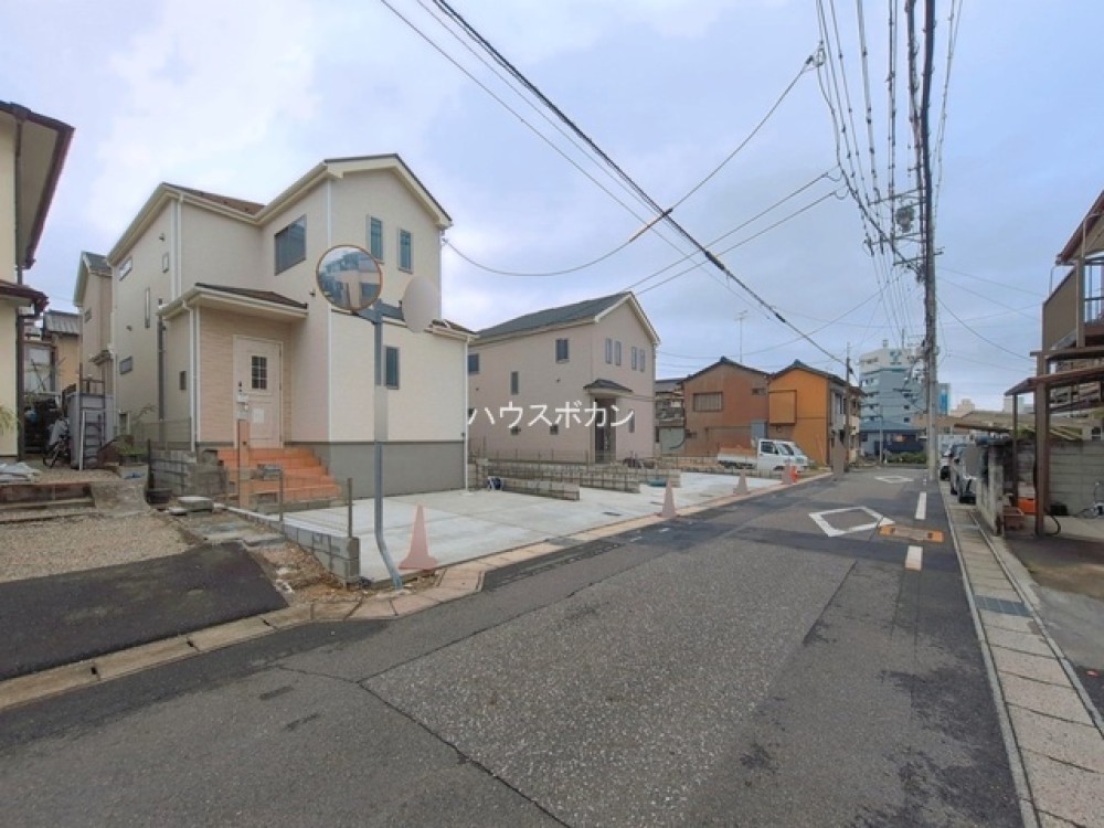 閑静な住宅街に建つ新築戸建の外観です！